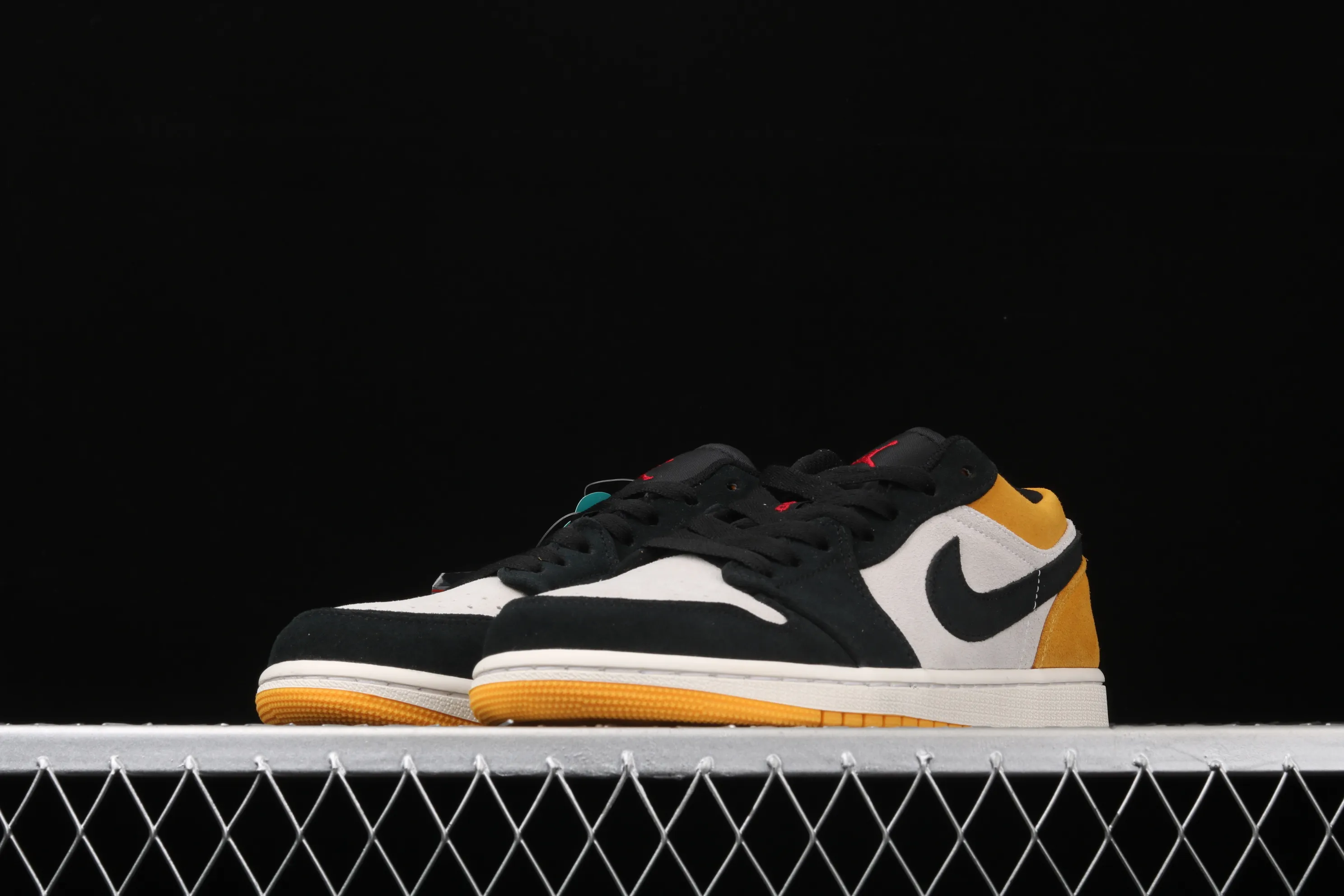 All categories Air Jordan Jordan series basketball shoes Air Jordan 1 Low New version Air Jordan 1 Low "University Gold" AJ1 Joe 1 black and yellow toes Pikachu cultural and leisure sports sneakers 553558-127